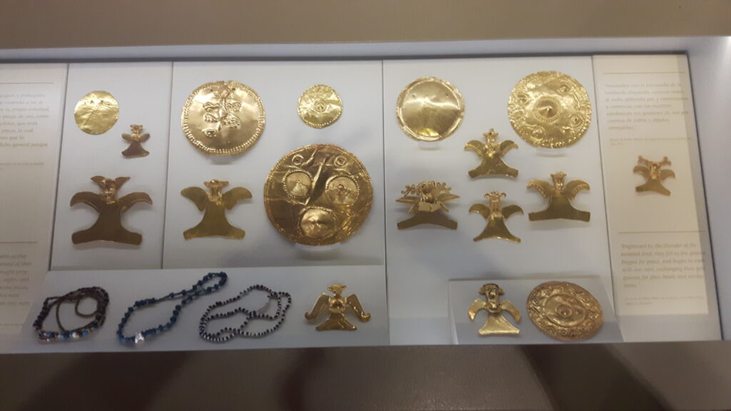Alcuni oggetti in oro nel museo